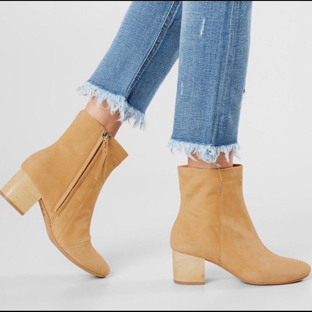 Women’s Toms Evie Honey Nubuck Suede Boots 9.5 US